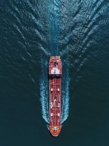 Tanker under way, seen from directly above